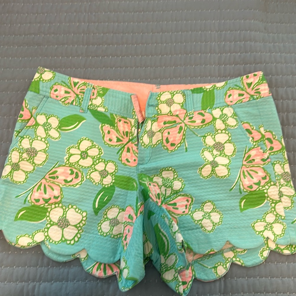 Lilly Pulitzer Scallop buttercup shorts💕🌸